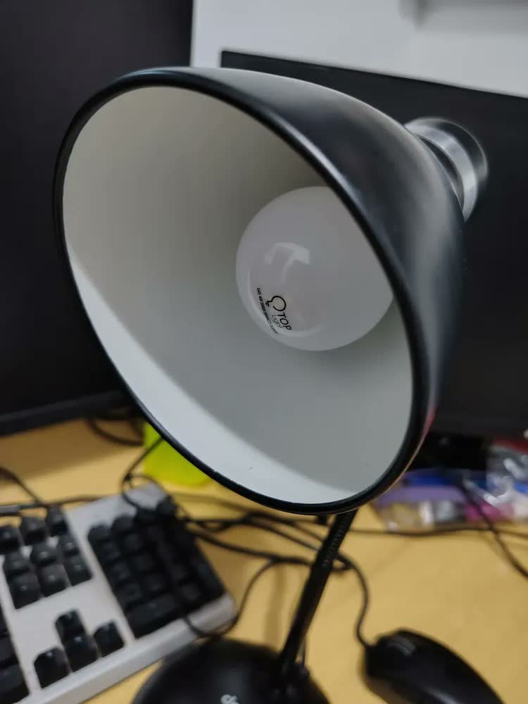 foto de Luminária De Mesa Dapon Dp201 Abajur Articulada Flexível Rosa