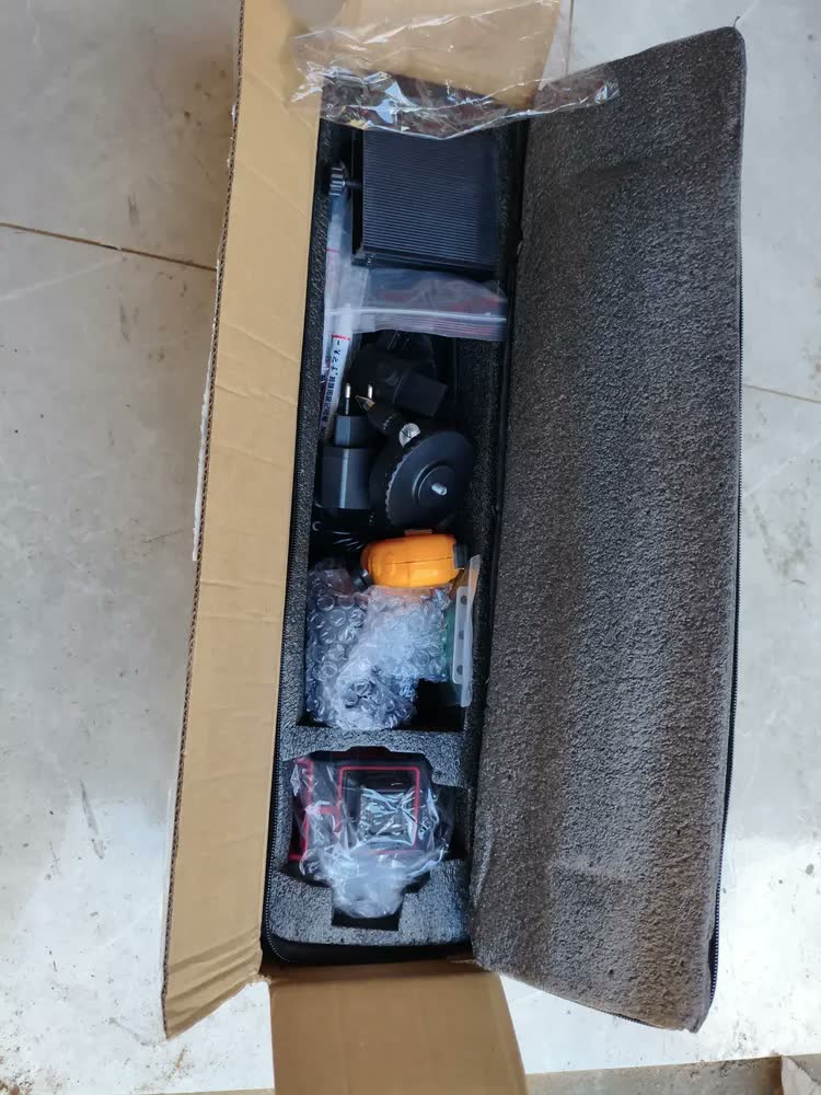 foto de Nivel Laser 16 Linhas Com Tripé Verde 360° 30m 2 Bateria