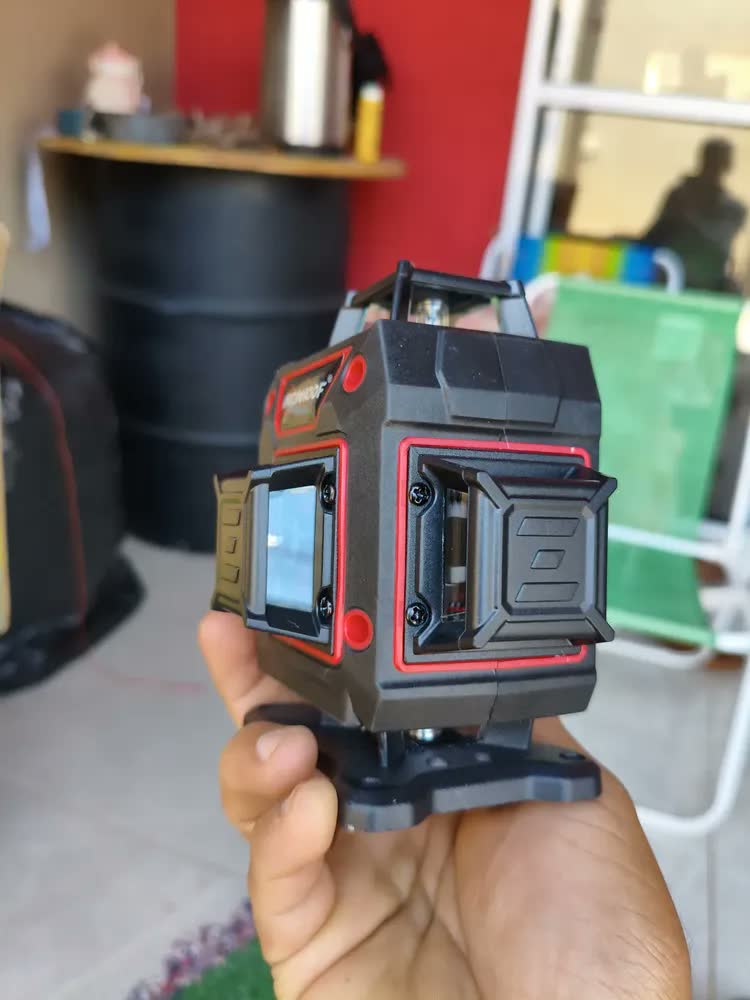 foto de Nivel Laser 16 Linhas Com Tripé Verde 360° 30m 2 Bateria
