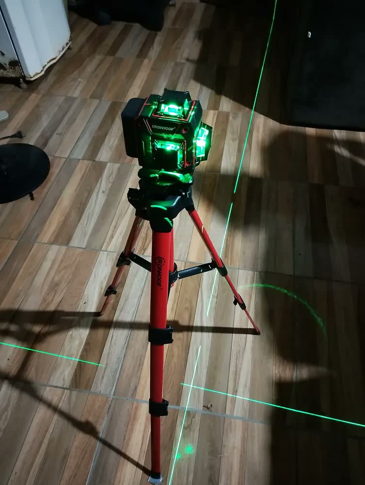 foto de Nivel Laser 16 Linhas Com Tripé Verde 360° 30m 2 Bateria