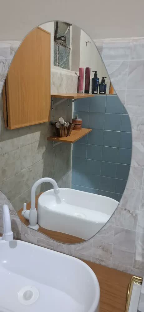 foto de Espelho Orgânico Decorativo 70x50cm Lopazzi Design Moderno Luxo Lapidado Com Fita Dupla Face Fixação Forte Sem Furos Para Banheiro Sala Quarto Vidro Cristal Premium Sem Distorção Qualidade Superior