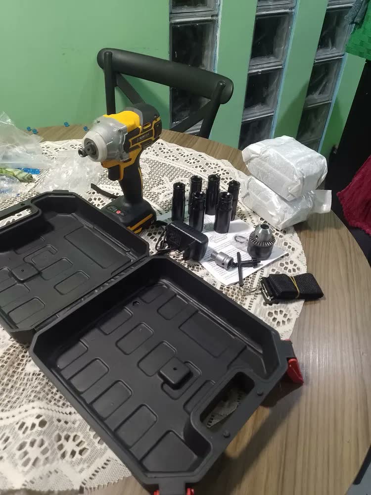 foto de Chave De Impacto Bateria 48v Xumtom Parafusadeira Furadeira Amarelo