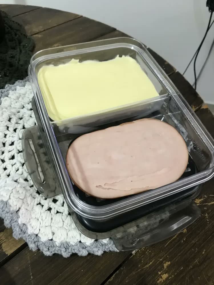 foto de Porta Frios Hermético 2 Divisões Organizador Geladeira Bpa Free Acrílico Transparente Fumê