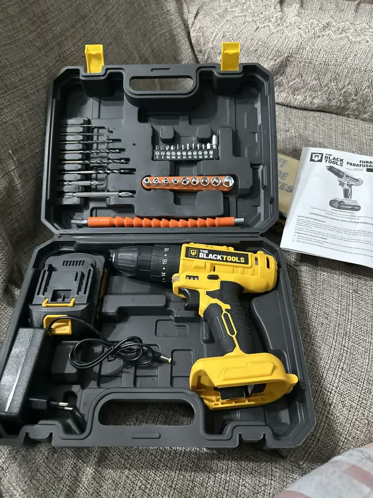 foto de Furadeira Parafusadeira De Impacto Bateria 21v Profissional Sem Fio 1400 Rpm C/jogo De Soquetes 46 Peças The Black Tools