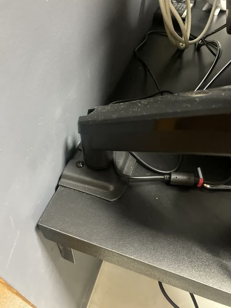 foto de Suporte Monitor Articulado ARGX 15 a 32 Polegadas Ergonomia Profissional Mesa Livre Ajuste de Altura Giro 360° Braço Reforçado Instalação Fácil
