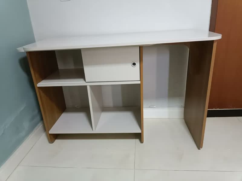 foto de Mesa Escrivaninha Nomad Artely Off White Com Tampo Rotativo E Prateleira