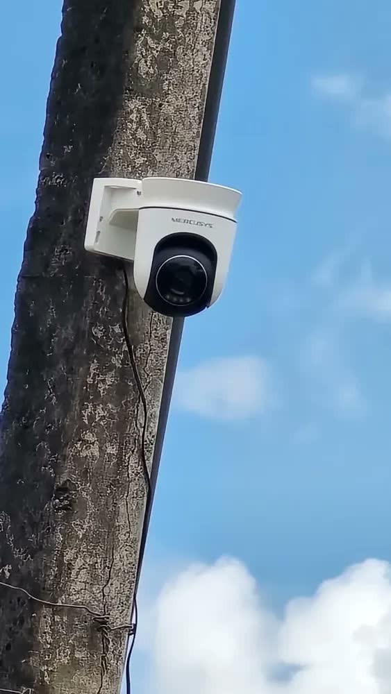 foto de Mercusys MC510 Câmera de Segurança Wi-Fi Externa 2K 3MP, Rotação 360°, Visão Noturna Colorida, Detecção de Pessoas e Rastreamento de Movimento, IP65, Áudio Bidirecional, Alexa e MicroSD até 512 GB