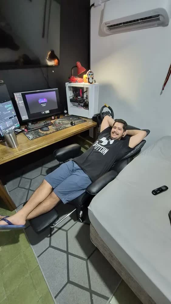 foto de Cadeira De Escritorio Poltrona Luxemburgo Gamer Ergonômica Couro Sintético Tecnológica Com Molas Ensacadas Reclinável Suporte Lombar Apoio De Pés E Braços Macio Resistente Suporta 200kg Luvinco
