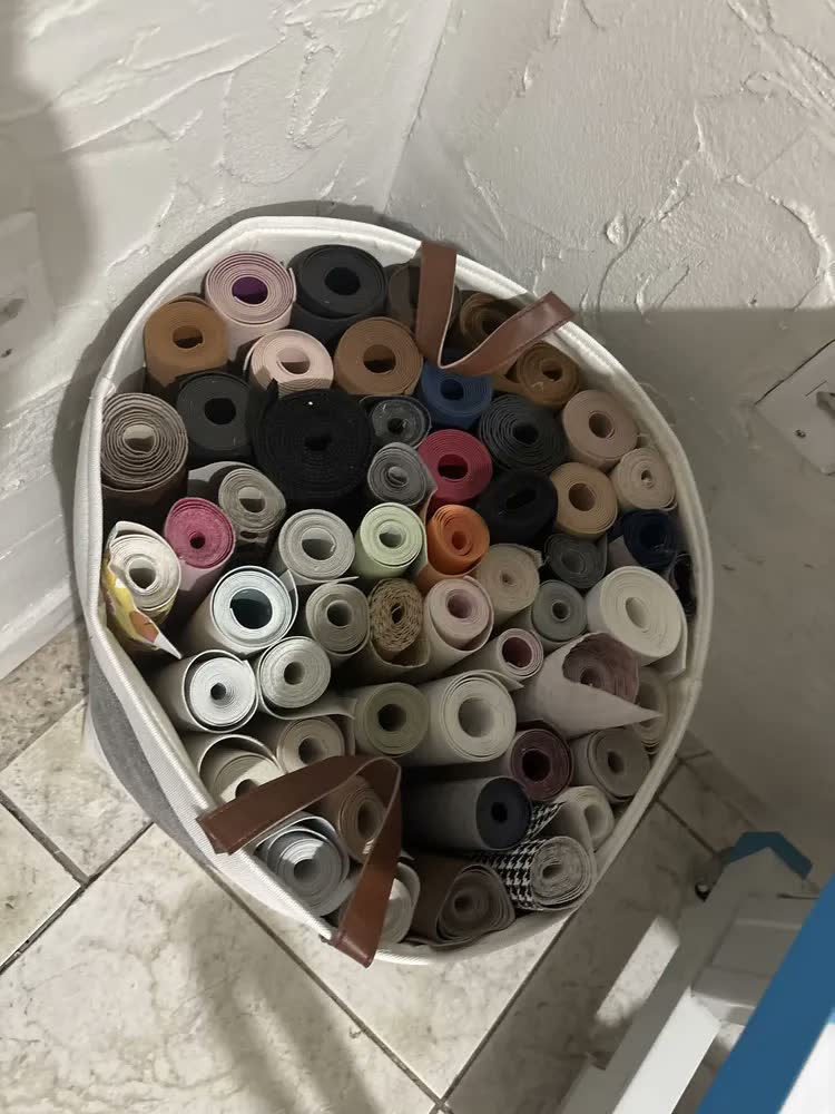 foto de Cesto De Roupa Suja Organizador Multiuso Dobrável Alça Couro Cor Cinza Liso