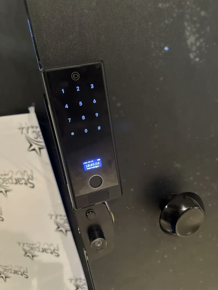 foto de Fechadura Digital Porta Vidro Dupla ou Porta Convencional Batente de Alvenaria CA611 Knup bluetooth Biometria App Haha Lock Eletronica