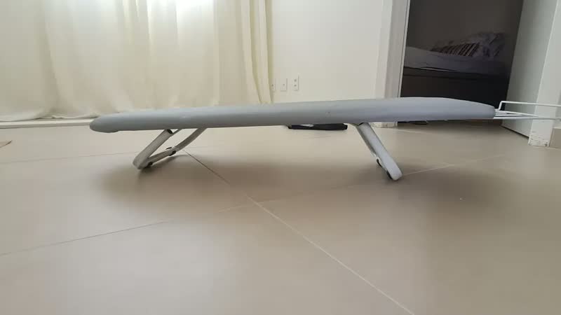 foto de Passadeira Tábua De Passar Mesa Portátil Reforçada Bancada Lisa Branco