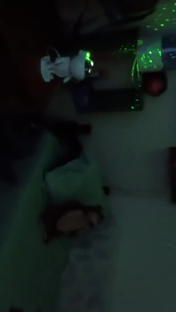 foto de Luminária Projetor Noturno Robô Astronauta Bluetooth Som Branco Preto