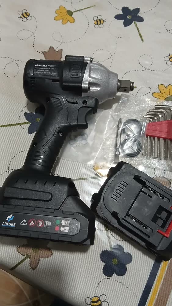 foto de Kit Chave De Impacto 21v 320nm Brushless Sem Escova Parafusadeira Ferramentas 2 Bateria Eletrica Bivolt Com Acessorios Carregador Maleta Portatil