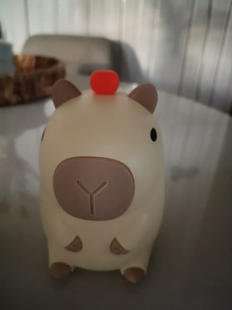 foto de Luminária Capivara Abajur De Mesa Decorativa Para Quarto Infantil Led Toque Touch Luzes Noturna Recarregável Silicone Muda De Cor Presente Criança Cupula Luz Amarela Relaxante Dormir Bivolt Art Light