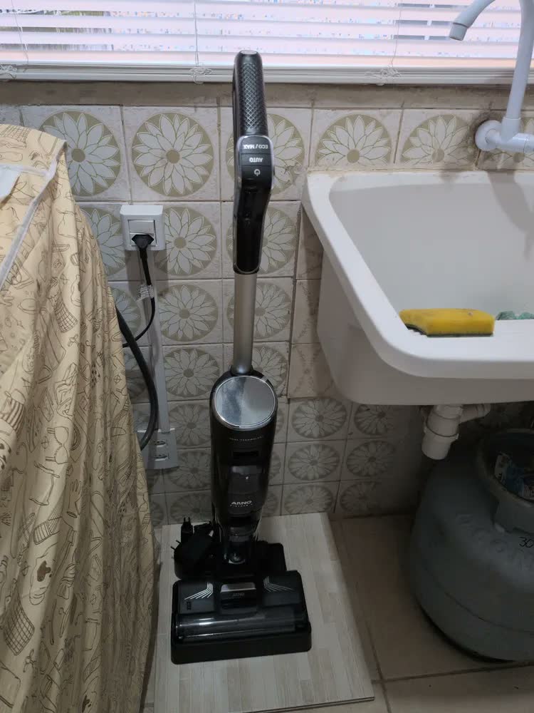foto de Limpadora De Pisos Sem Fio Arno X-clean 4 Lxc4 Cinza E Prateado