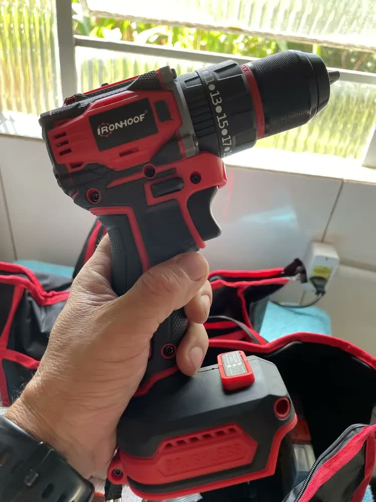 foto de Parafusadeira Furadeira De Impacto Sem Fio Bivolt 2 Baterias Vermelho 60