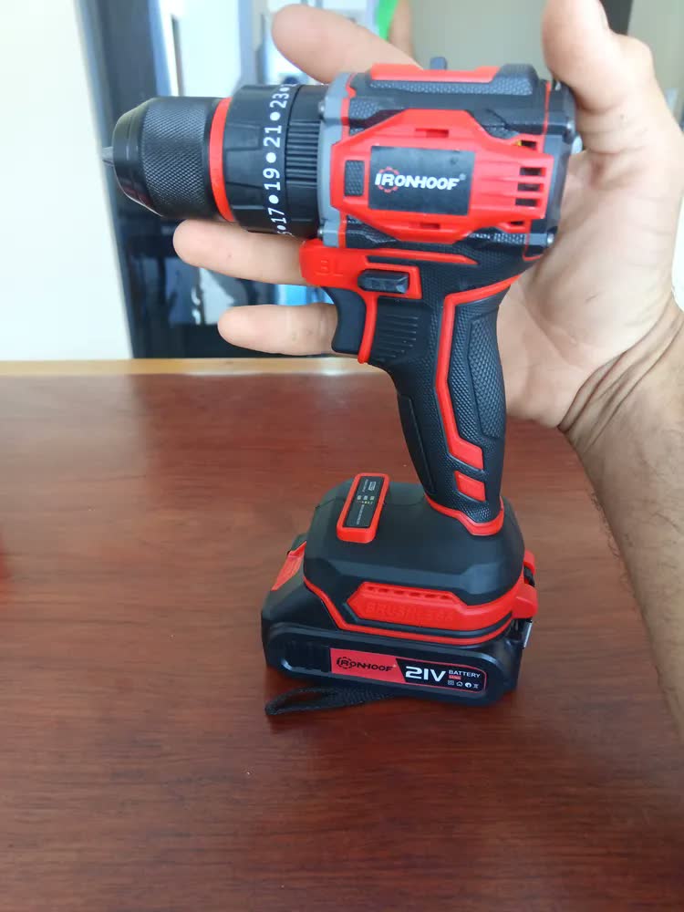 foto de Parafusadeira Furadeira De Impacto Sem Fio Bivolt 2 Baterias Vermelho 60
