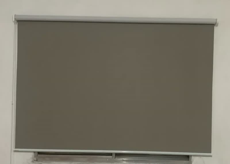 foto de Cortina Rolo Blackout De Medida 1,50x1,50 Escurecer Quarto Cor Branco
