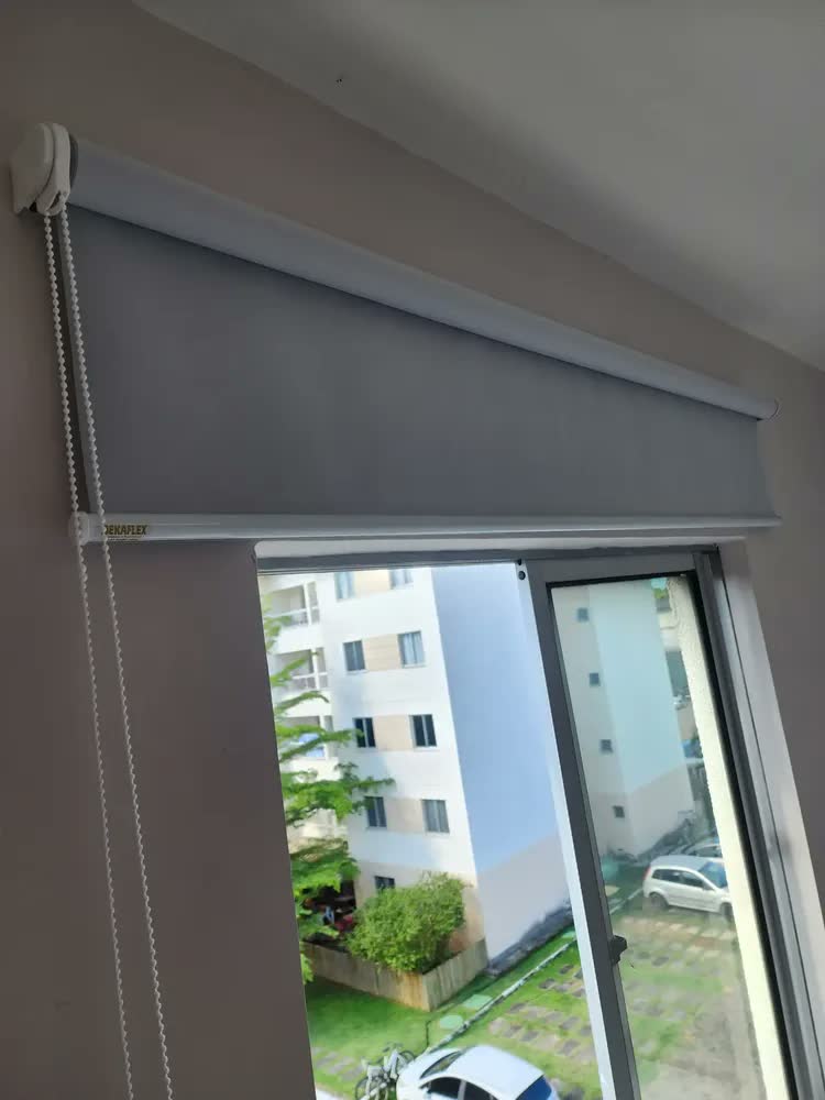 foto de Cortina Rolo Blackout De Medida 1,50x1,50 Escurecer Quarto Cor Branco