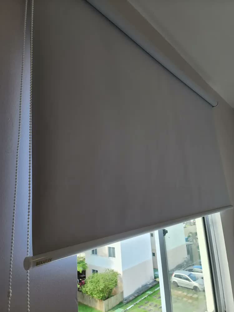 foto de Cortina Rolo Blackout De Medida 1,50x1,50 Escurecer Quarto Cor Branco