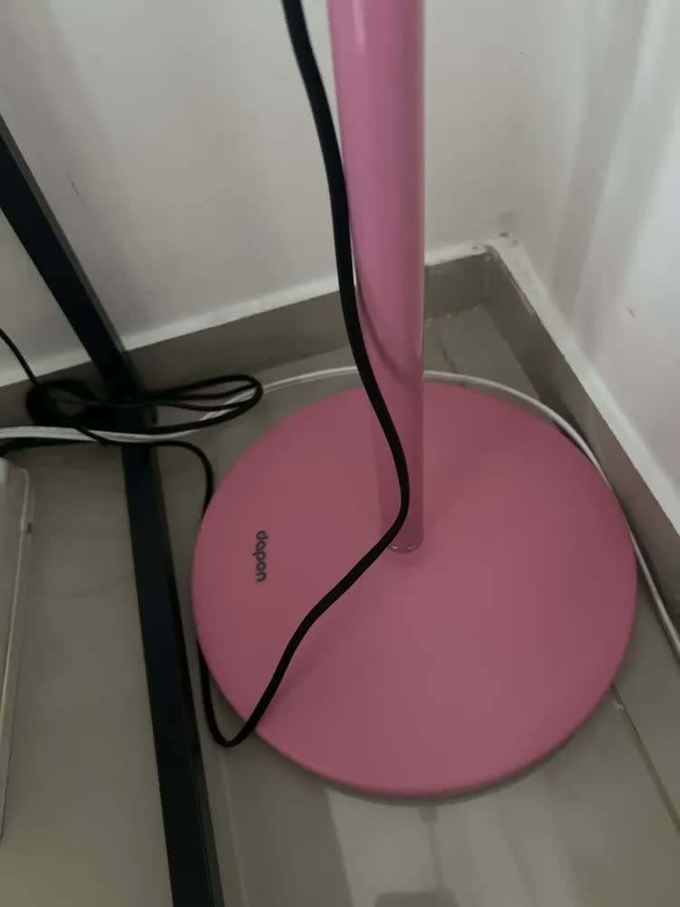 foto de Luminária De Piso Dapon Flobk-eu Abajur Flexível Cúpula Rosa Estrutura Rosa