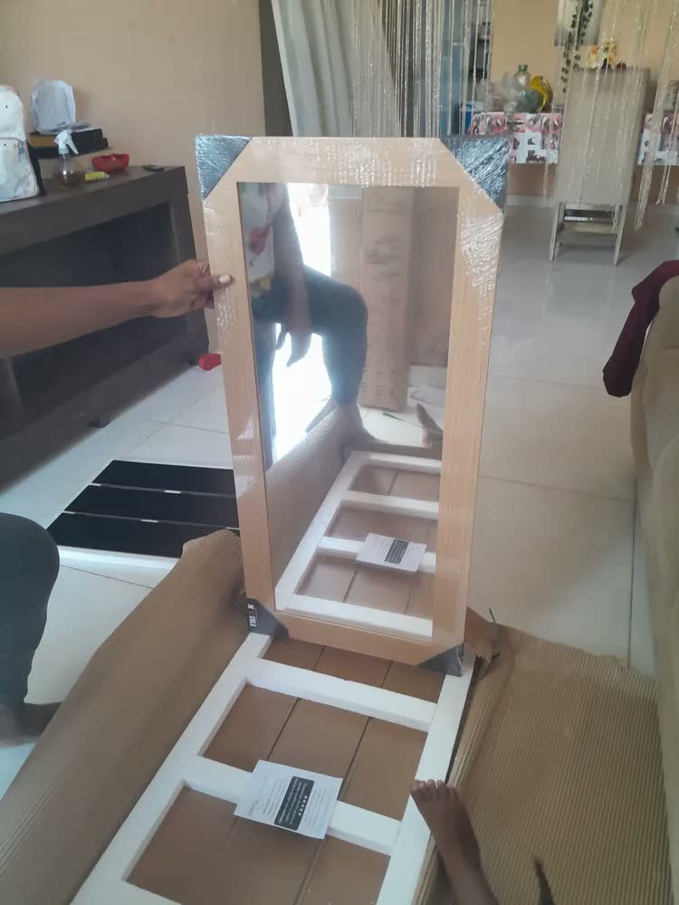 foto de Espelho Retangular Grande Triax Com Moldura Clássica Moldura Branco