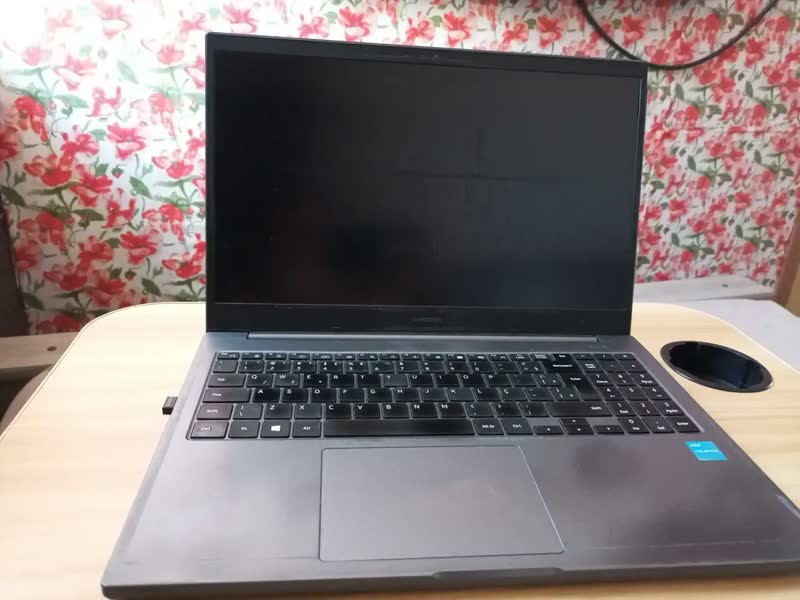 foto de Mesa Dobrável Portátil P/ Notebook Home Office Cama Refeição Madeira Mdf Decorales Cor Preto