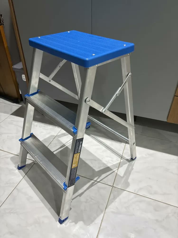 foto de Escada Banqueta Alumínio 3 Degraus 35x63cm 120kg Resistente Alumínio