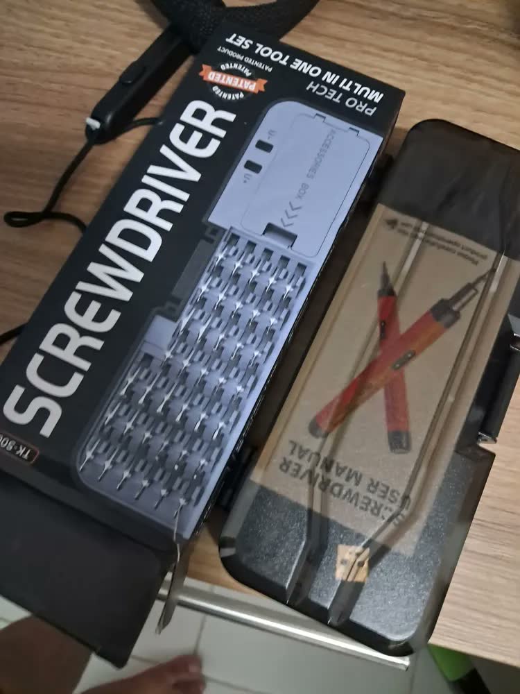 foto de Parafusadeira Elétrica Portátil 46 em 1, para Reparo de Celular e Notebook com Bateria Recarregável