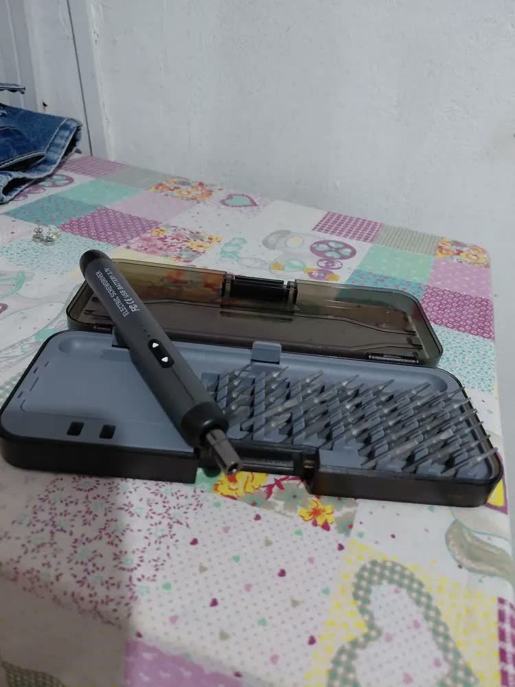 foto de Parafusadeira Elétrica Portátil 46 em 1, para Reparo de Celular e Notebook com Bateria Recarregável