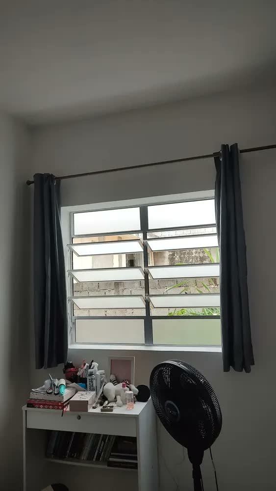 foto de Cortina Blackout Pvc 2,80m X 1,6m Corta Luz Janela Quarto E Sala Cinza - Camaria Enxovais