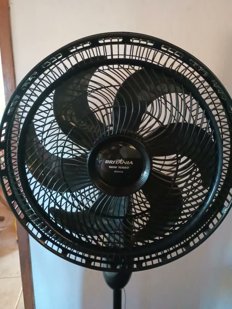 foto de Ventilador de Coluna Britânia 6 Pás de 40cm 160W BVC41A