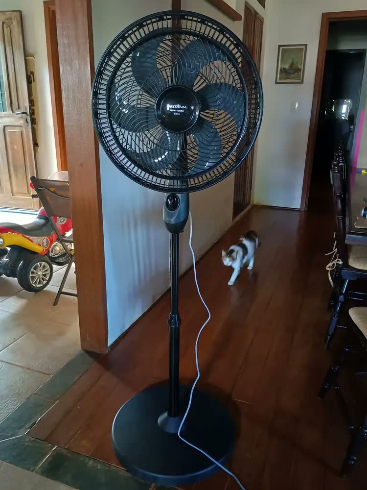 foto de Ventilador de Coluna Britânia 6 Pás de 40cm 160W BVC41A