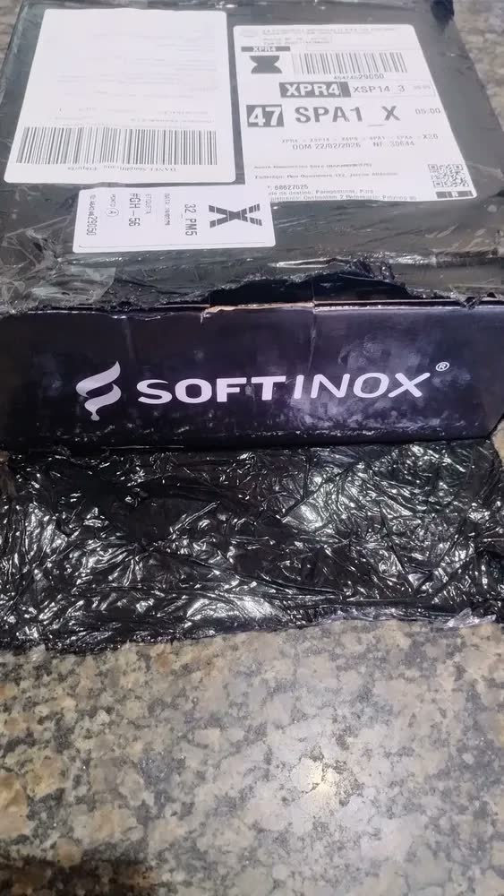 foto de Sanduicheira Elétrica Grill Antiaderente Chapa Misteira Omeleteira Crepeira Grande Preta Com Trava 750W Antiderrapante Compacta - SOFTINOX