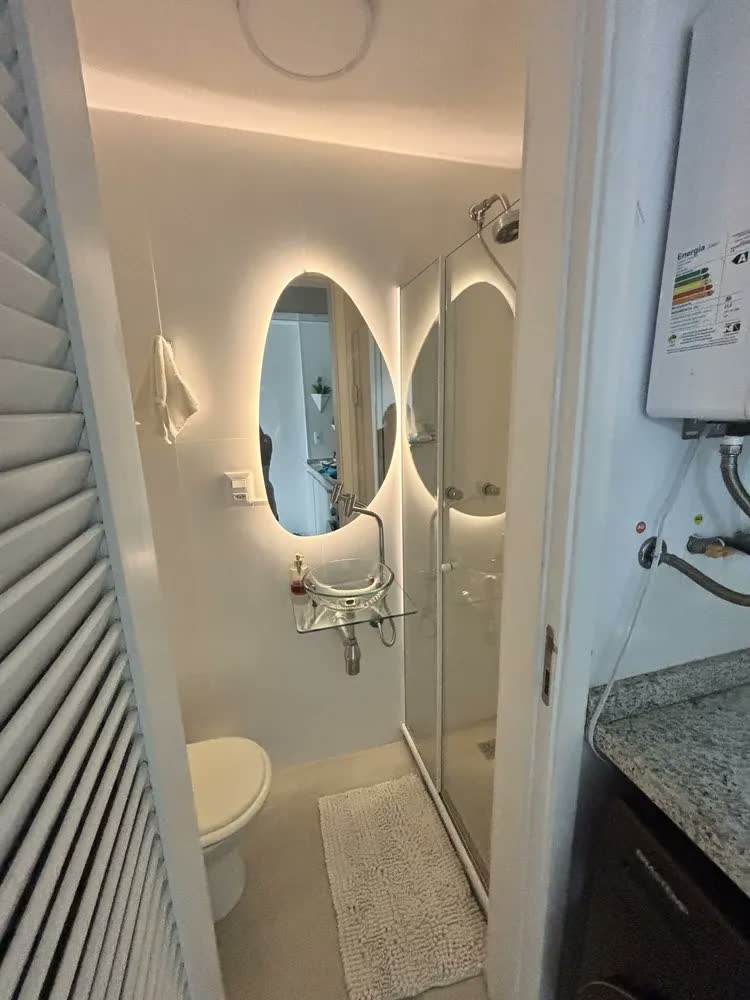 foto de Espelho Orgânico Ellena Led Quente Decorativo Banheiro E Sala De Parede Demoglass Led Quente - A 90 X L 50