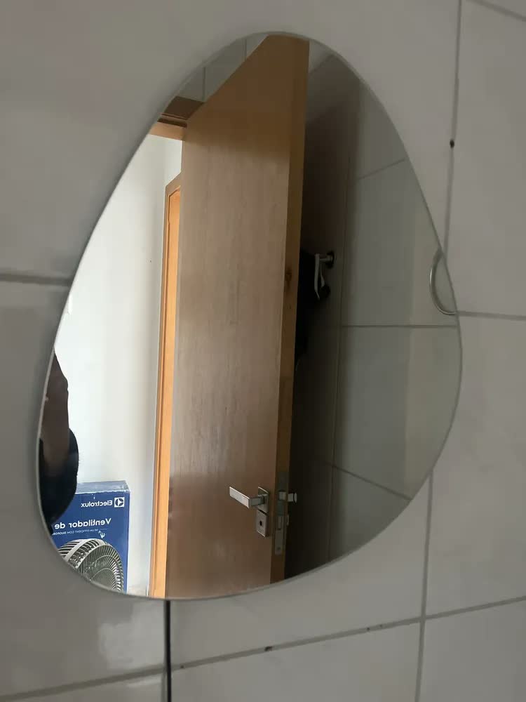 foto de Espelho Orgânico Ellena Led Quente Decorativo Banheiro E Sala De Parede Demoglass Led Quente - A 90 X L 50