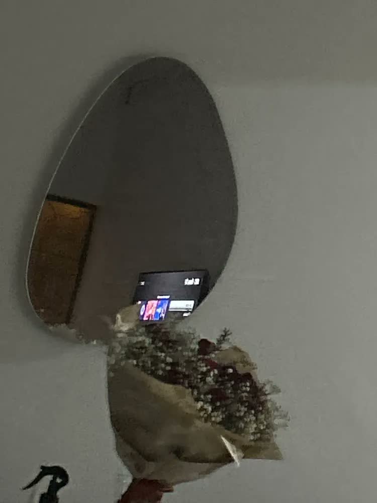 foto de Espelho Orgânico Ellena Led Quente Decorativo Banheiro E Sala De Parede Demoglass Led Quente - A 90 X L 50