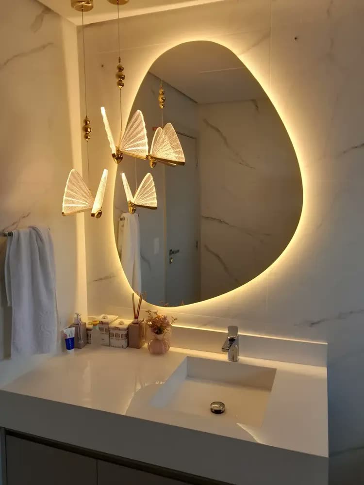 foto de Espelho Orgânico Ellena Led Quente Decorativo Banheiro E Sala De Parede Demoglass Led Quente - A 90 X L 50