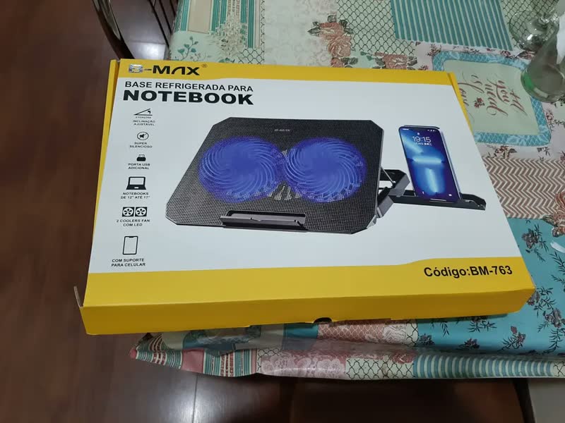 foto de Base suporte mesa Refrigerada para Notebook 2 ventoinhas Coolers fans Suporte Para Celular Led ventilação silencioso gamer laptop 2 porta usb 8 posições