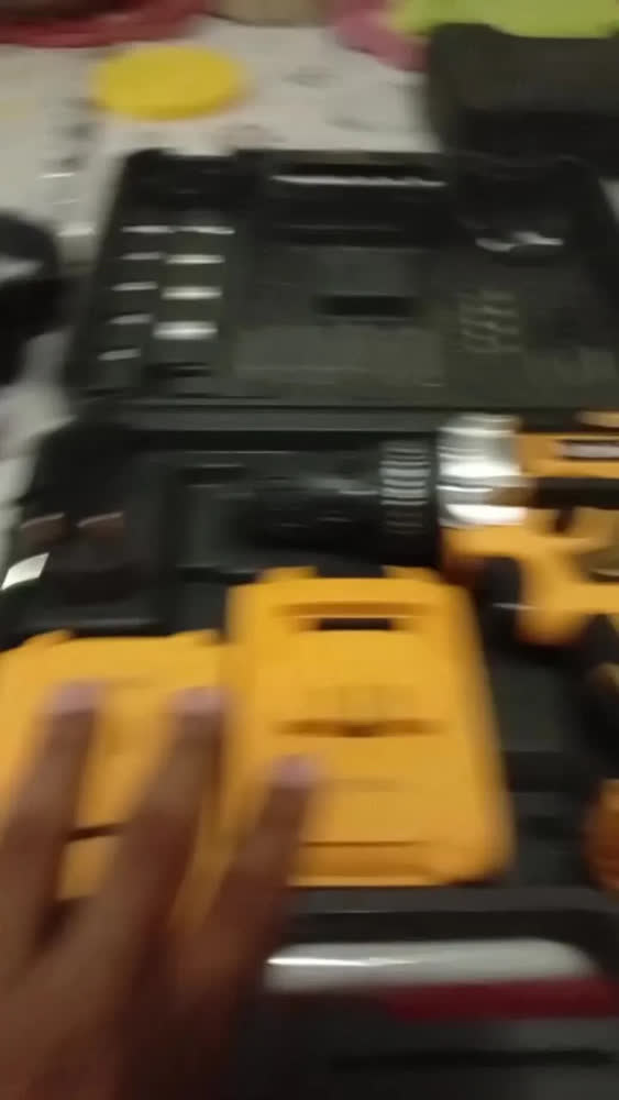 foto de Parafusadeira Furadeira Impacto Sem Fio 2 Baterias Recarregável 48v Bivolt Velocidade Ajustavel Com Travas Mandril Resistente