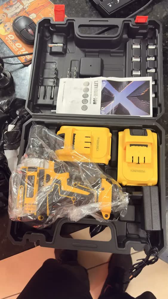 foto de Parafusadeira Furadeira Impacto Sem Fio 2 Baterias Recarregável 48v Bivolt Velocidade Ajustavel Com Travas Mandril Resistente