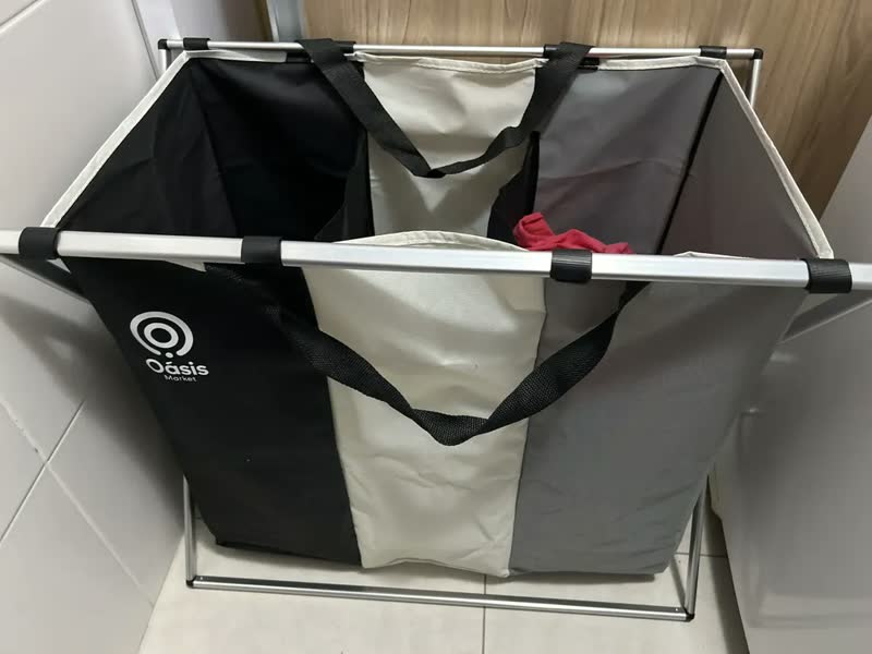 foto de Cesto de Roupa Suja 3 em 1 Dobrável, Retangular com Listras
