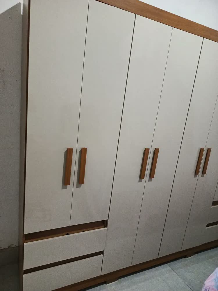 foto de Guarda Roupa Casal Grande 8 Portas 4 Gavetas Moderno Paris Off White / Amadeirado