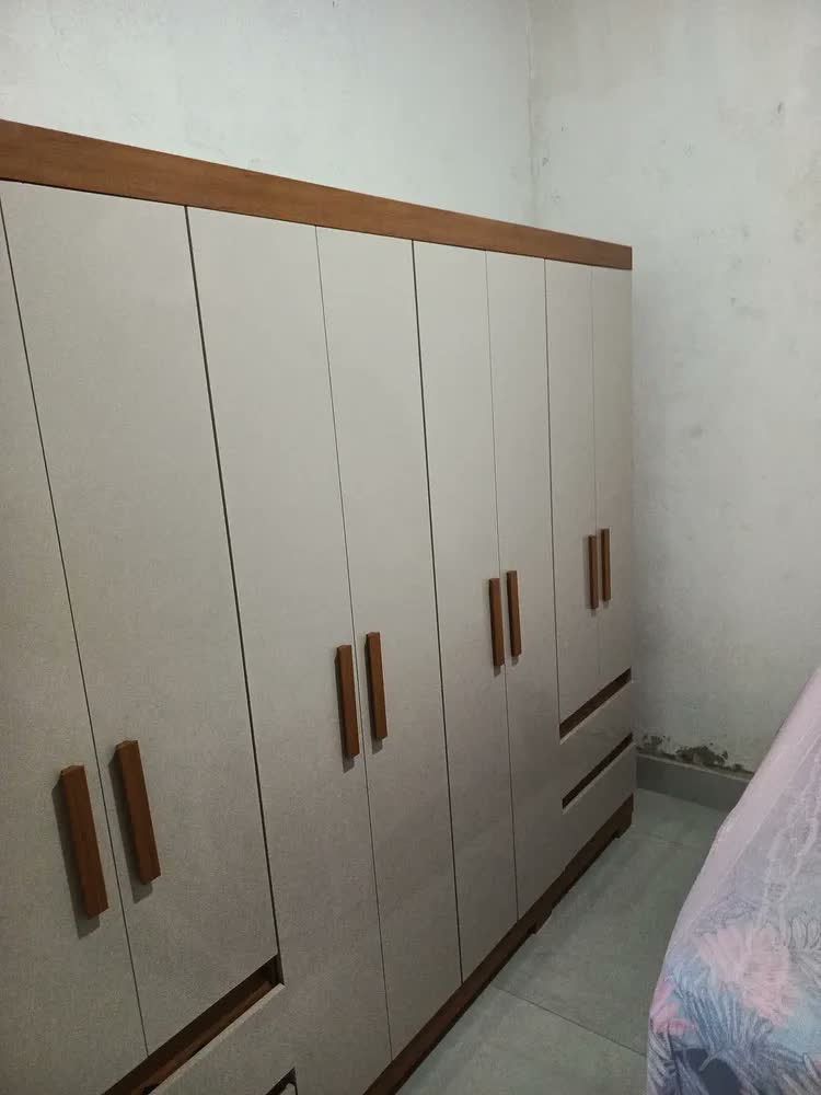 foto de Guarda Roupa Casal Grande 8 Portas 4 Gavetas Moderno Paris Off White / Amadeirado