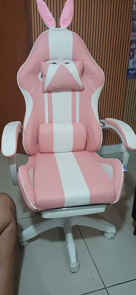 foto de Cadeira Gamer Com Orelhinhas De Coelho Reclinável Ergonômica Giratória com Apoio para pés De Pc Gamer 150Kg e Almofada de Lombar Massageadora Pluggei Select PluggPlay TonTon Cor Lilás