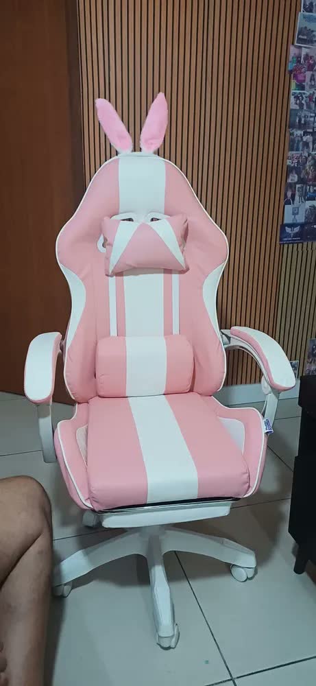 foto de Cadeira Gamer Com Orelhinhas De Coelho Reclinável Ergonômica Giratória com Apoio para pés De Pc Gamer 150Kg e Almofada de Lombar Massageadora Pluggei Select PluggPlay TonTon Cor Lilás