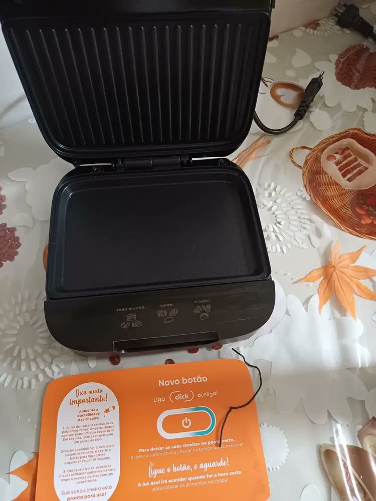 foto de Grill Sanduicheira Click Elétrica San400 Cadence Eletrica Preto