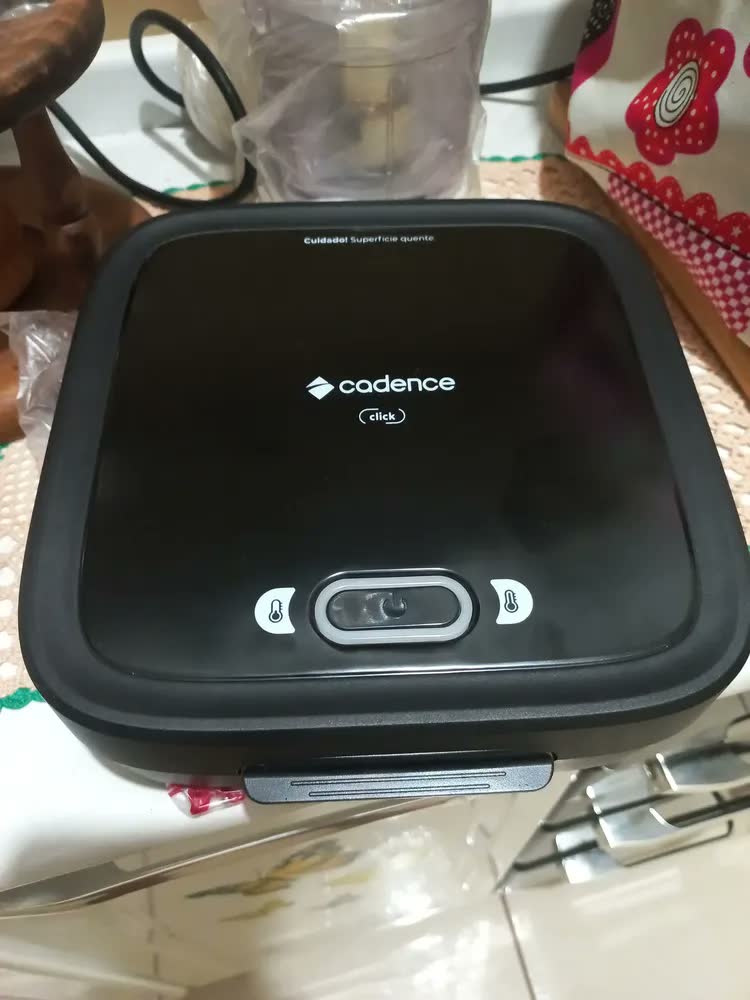foto de Grill Sanduicheira Click Elétrica San400 Cadence Eletrica Preto