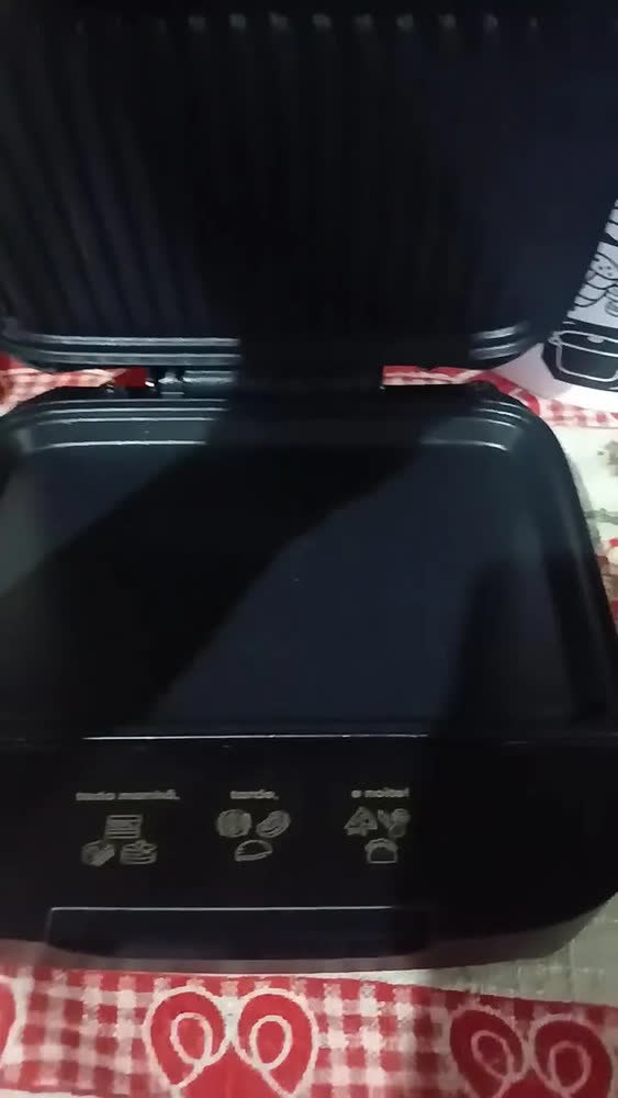 foto de Grill Sanduicheira Click Elétrica San400 Cadence Eletrica Preto