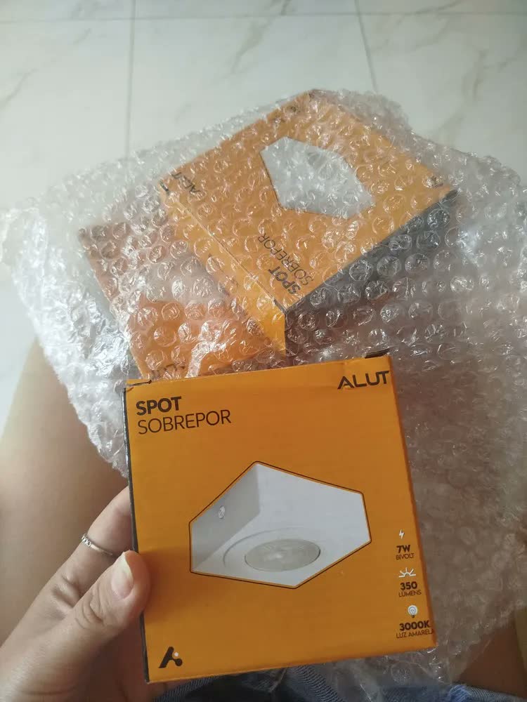 foto de Kit 3 Spot Beiral de Sobrepor Com Led Incluso De Teto 3000k Branco Quente Bivolt Quadrado Preto Cod: Alut000670-3 Alut By Avant